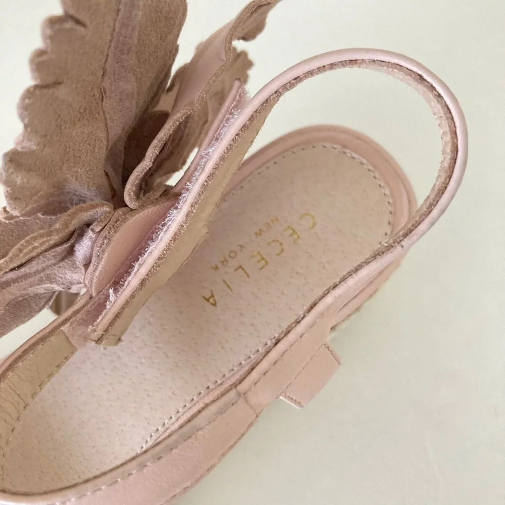 NWOT Anthropologie Cecelia Kids Lilly Flower Pink Leather Sandals Sz 2